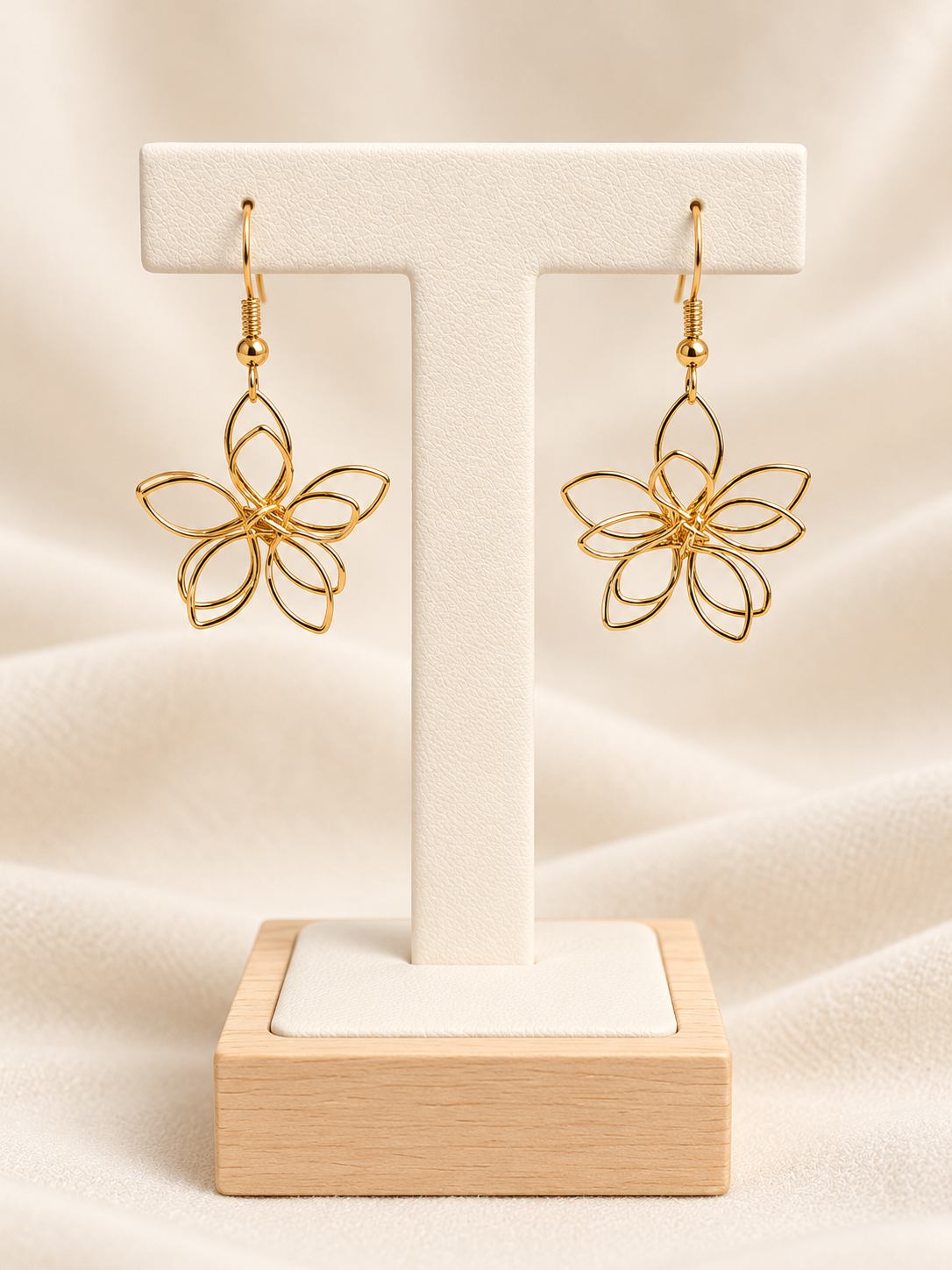 Boucles d’oreilles pendantes Fleur ajourée dorée