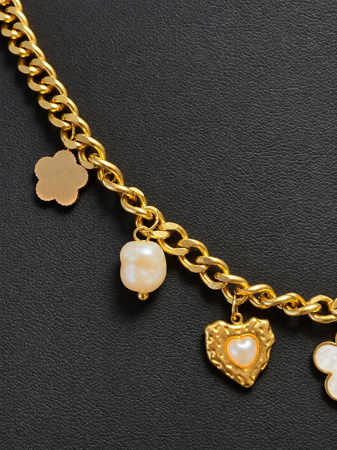 Collier chaîne dorée à charms fantaisie
