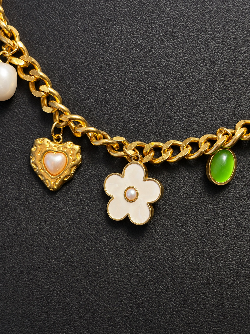 Collier chaîne dorée à charms fantaisie