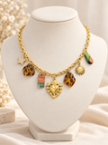 Collier fantaisie doré à breloques soleil et cœur