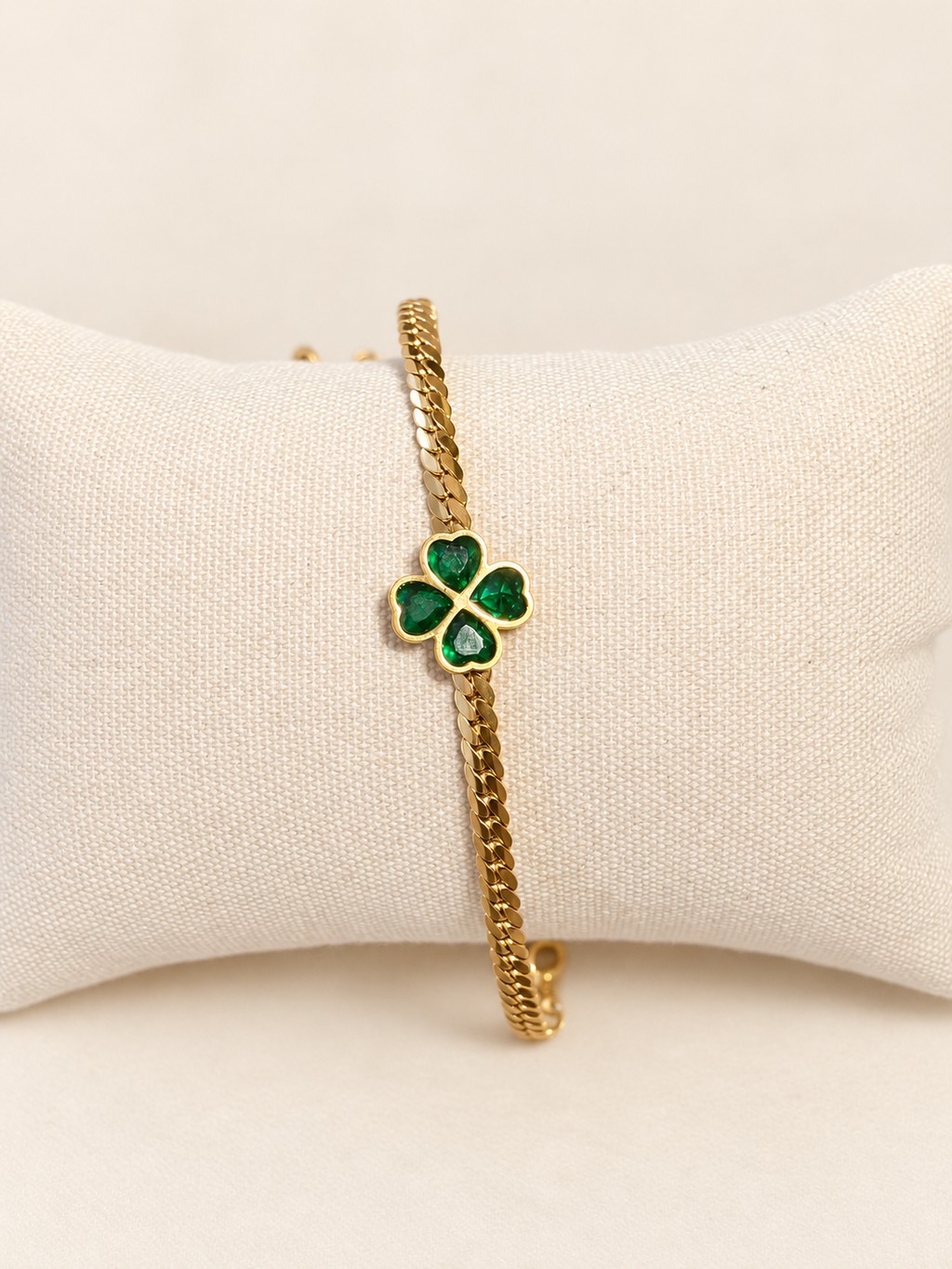 Bracelet doré maille plate avec trèfle vert