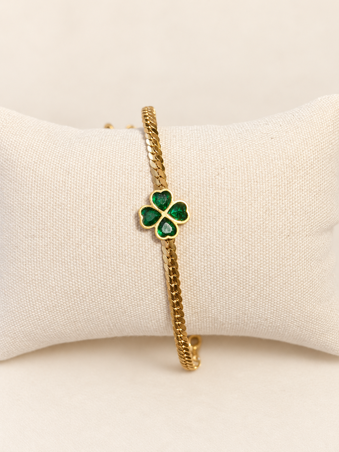 Bracelet doré maille plate avec trèfle vert