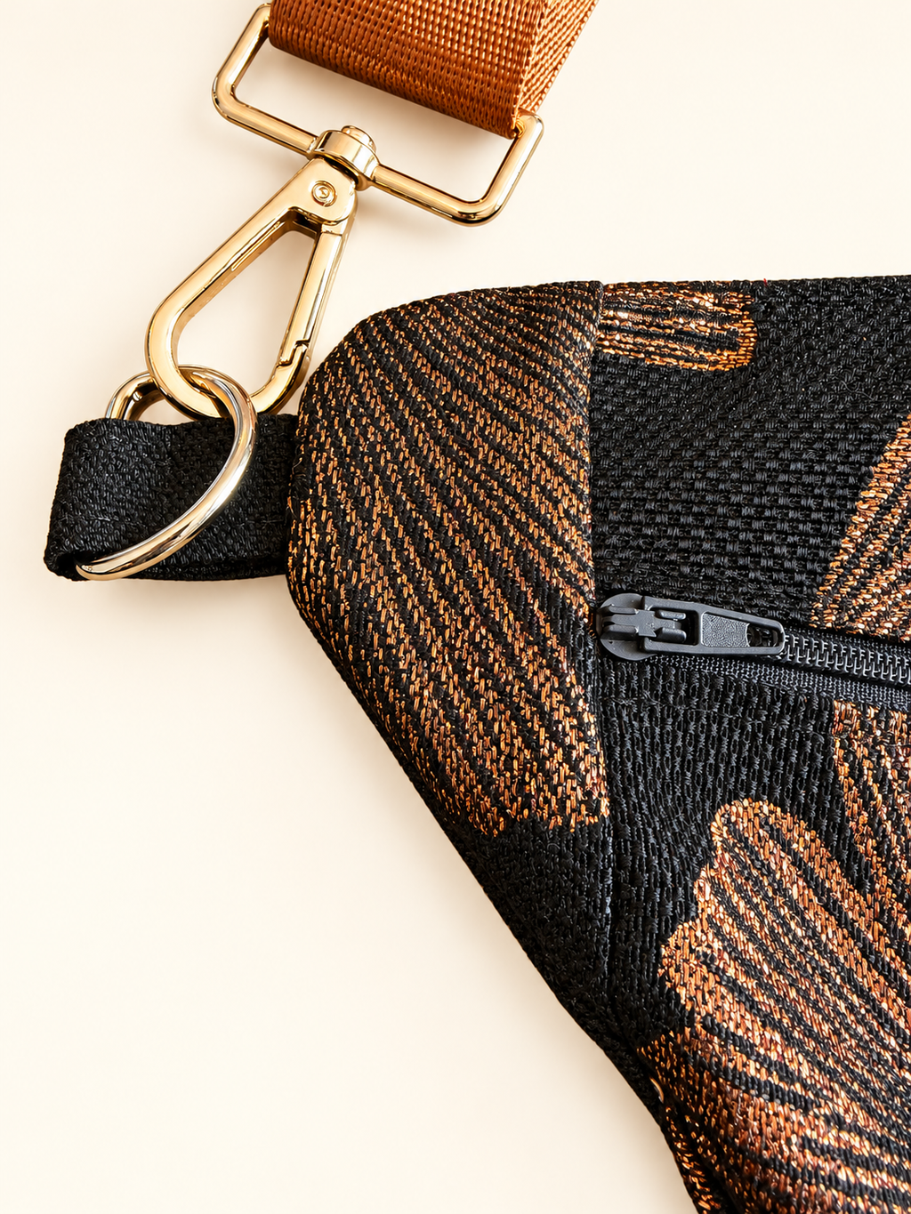 Banane noire à motif ginkgo cuivré avec deux bandoulières