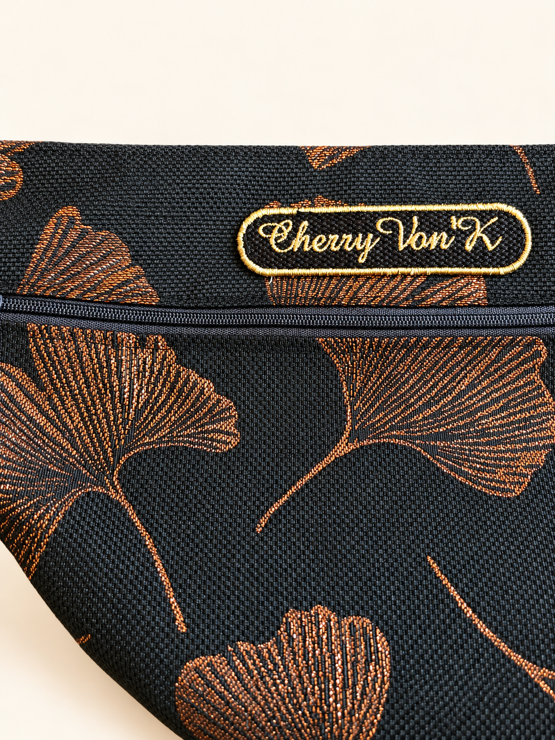 Banane noire à motif ginkgo cuivré avec deux bandoulières
