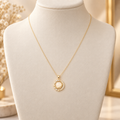 Collier doré planète et étoiles