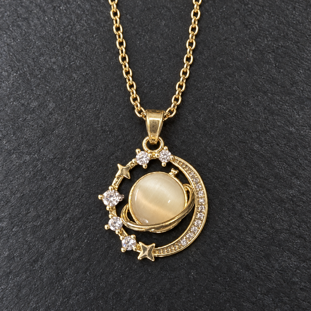 Collier doré planète et étoiles
